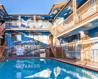 Hollywood Inn Express North - Los Ángeles - Piscina