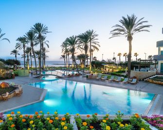 Constantinou Bros Asimina Suites Hotel - פאפוס - בריכה