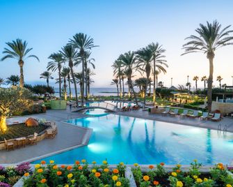 فندق كونستانتينو بروس أسيمينا سويتس - بافوس - حوض السباحة