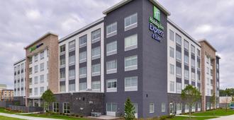 Holiday Inn Express & Suites Mall Of America - MSP Airport - Bloomington - Building