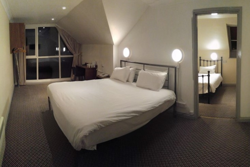 247Hotel.com - Oldham - Bedroom