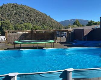 Oasis Motel & Holiday Park Turangi - Tokaanu - Pool