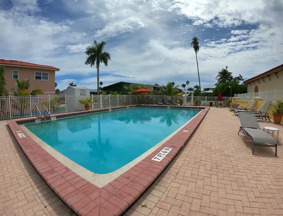 Captain's Table Hotel - Everglades - Piscina