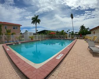 Captain's Table Hotel - Everglades - Piscina