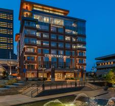 Courtyard Buffalo Downtown / Canalside