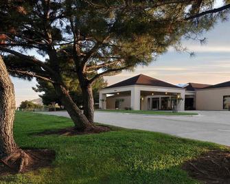 Courtyard by Marriott Dallas Arlington/Entertainment District - Arlington - Edificio