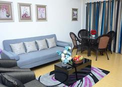 Lalco Villas - Lonavala - Wohnzimmer
