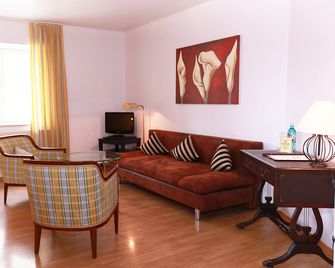 Landhotel Hirsch - Kempten (Allgäu) - Wohnzimmer