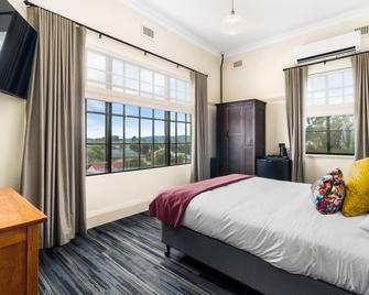 Hotel Queanbeyan Canberra - Queanbeyan - Спальня