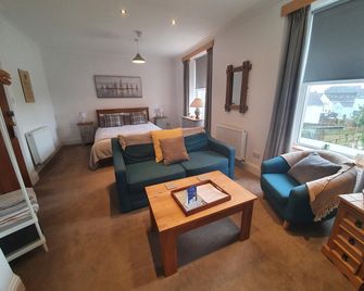 Beachcomber B&B - טנבי - חדר שינה