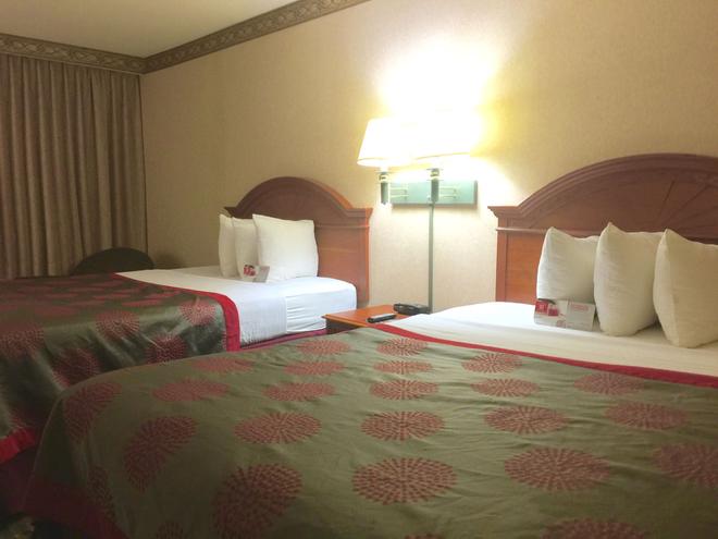 Clarion Inn Levittown 63 1 1 0 Levittown Hotel Deals