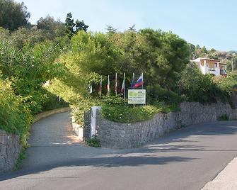 Costa Residence Vacanze - Lipari - Building