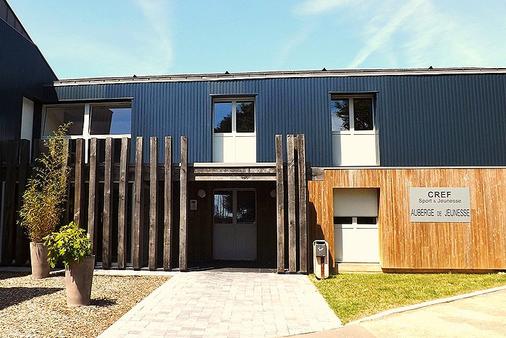 Cref - Auberge De Jeunesse - Laval - Building