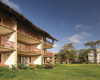 Baobab Beach Resort & Spa - Ukunda - Building