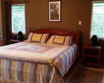 Rock Farm Guest House - Belmopan - Camera da letto