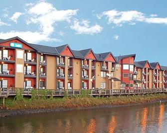 The Kathryn Riverfront Inn Ascend Hotel Collection - Seaside - Bangunan
