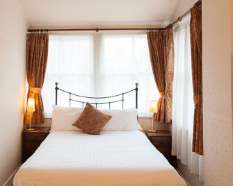 Bacon Arms - Newbury - Bedroom