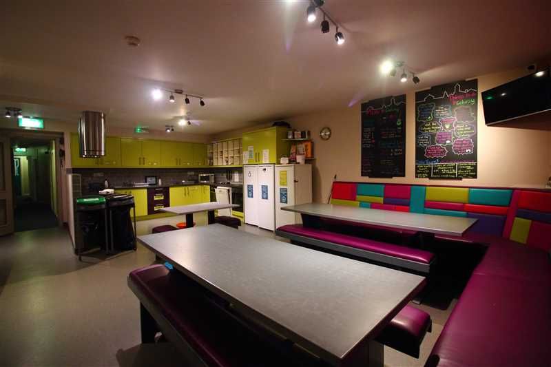 Snoozles Quay Street Hostel Galway