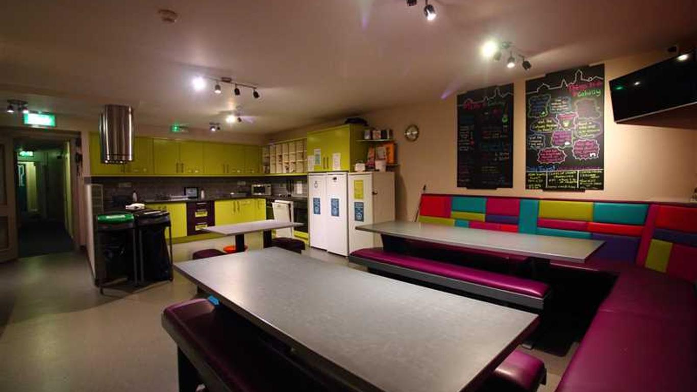 Snoozles Quay Street Hostel Galway