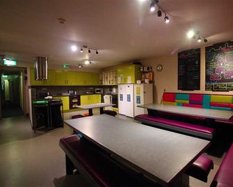 Snoozles Quay Street Hostel Galway - Galway - Lounge