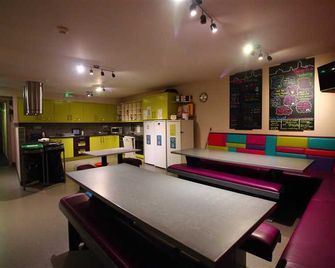 Snoozles Quay Street Tourist Hostel - גולווי - טרקלין