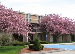 Magnuson Framingham Hotel - Framingham - Building