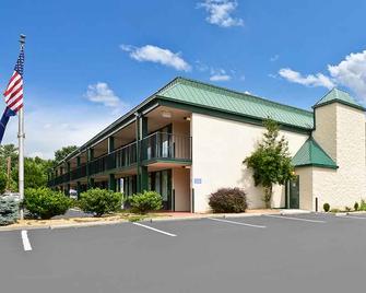 Magnuson Hotel Covington - Covington - Building