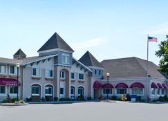 Magnuson Grand Pioneer Inn And Suites - Escanaba - Gebouw