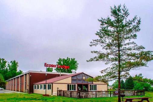 Econo Lodge Watertown - Watertown - Building