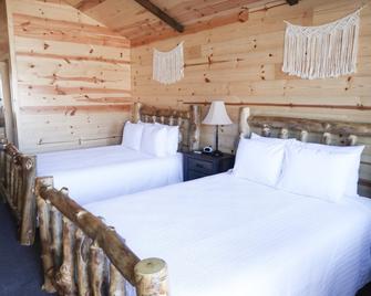 Bryce Valley Lodging - Tropic - Bedroom