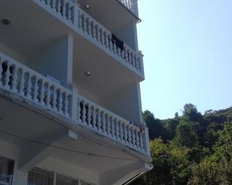 Family Holiday Center Kvari - Kvariati - Building