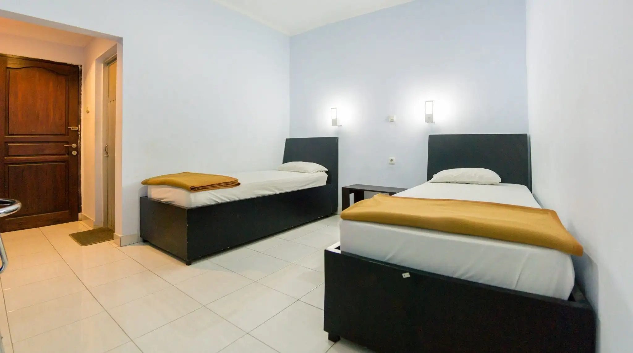 Hotel Ledetadu - Kupang - Schlafzimmer
