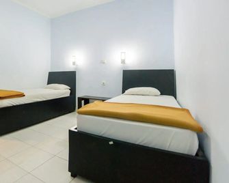 Hotel Ledetadu - Kupang - Schlafzimmer