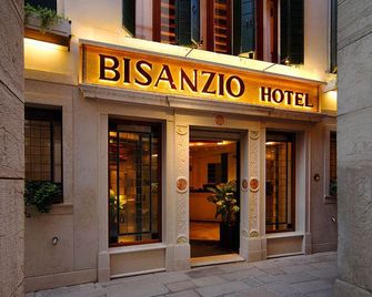 Hotel Bisanzio - Venice - Building