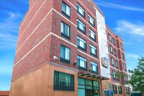 Best Western Plus Arena Hotel - Бруклин - Здание