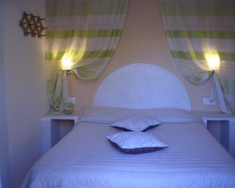 Studios Irineos - Thera - Bedroom
