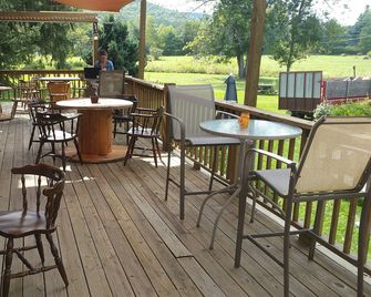 Coach Stop Motel - Wellsboro - Balcony