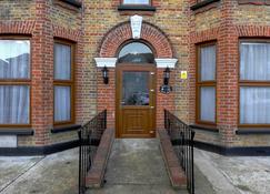 Rosalee Hotel - Ilford - Gebouw