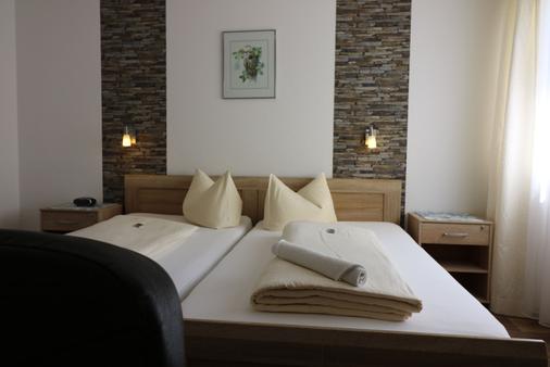 Hotel Gasthof Zur Rose - Weißenhorn - Bedroom