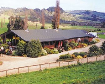 Junohall Backpackers - Waitomo - Building