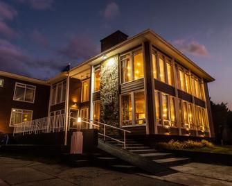 Hotel Capitan Eberhard - Puerto Natales - Building