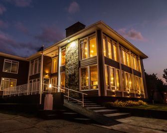 Hotel Capitan Eberhard - Puerto Natales - Gebäude