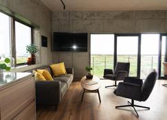 Converted Water Tower - Grindavik - Living room