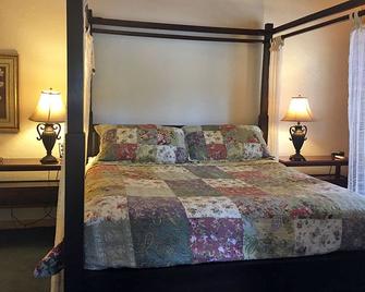 Elkwood Manor Bed & Breakfast - Pagosa Springs - Bedroom