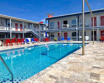 Sea And Breeze Hotel And Condo - Tybee Island - Uima-allas