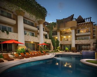 Pueblito Escondido Luxury Condo Hotel - Playa del Carmen - Pool
