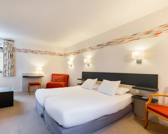 Le Dauphin - Caen - Bedroom