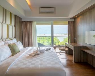 The Crystal Luxury Bay Resort Nusa Dua - South Kuta - Bedroom