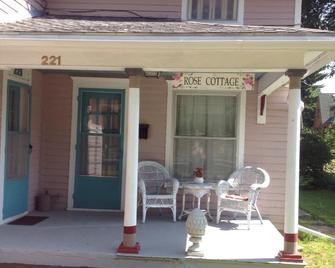 Rose Cottage - Baxter Springs - Patio
