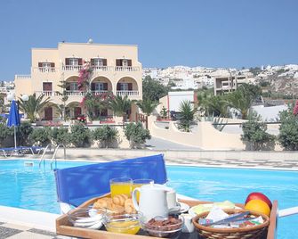 Romantic Spa Resort - Thera - Svømmebasseng